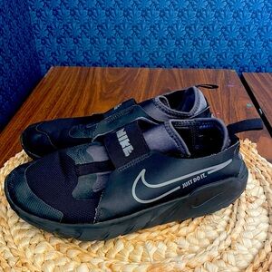 Nike Flexrunner Running Shoe Youth Boys Size 6.5 Athletic Sporty Running Black